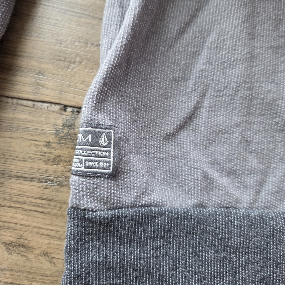 Volcom Gray Long Sleeve Crewneck Sweater Mens Size Medium - Picture 4 of 10